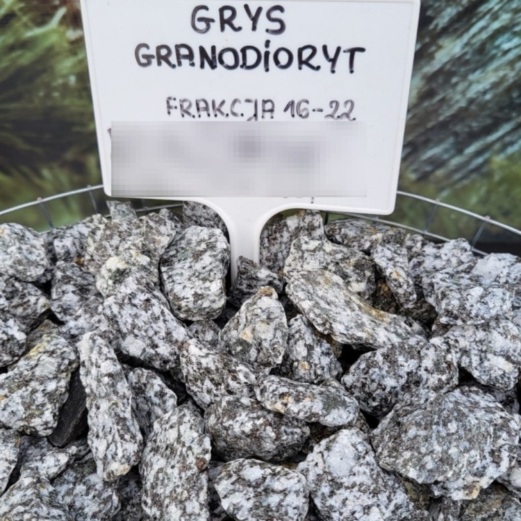 Grys-kamień-do-ogrodu-granit-dalmat-granodioryt-16-22mm (2).jpg
