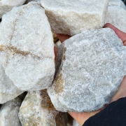Grys-kamień-do-ogrodu-crystal-white-32mm (4).jpg